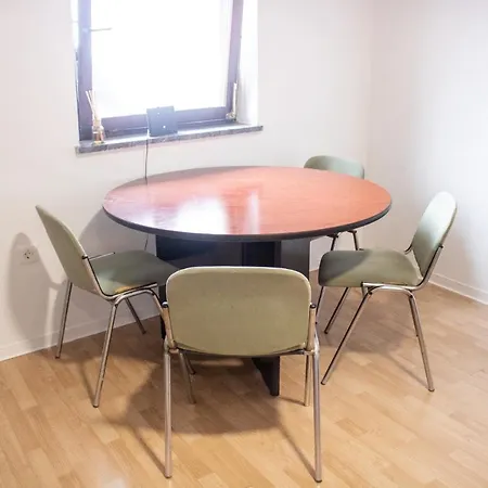 Goriska Studio - Simple Affordable For Friends, Groups Or Families Lublaň